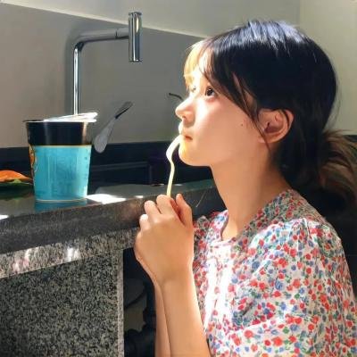 黑影窥窗